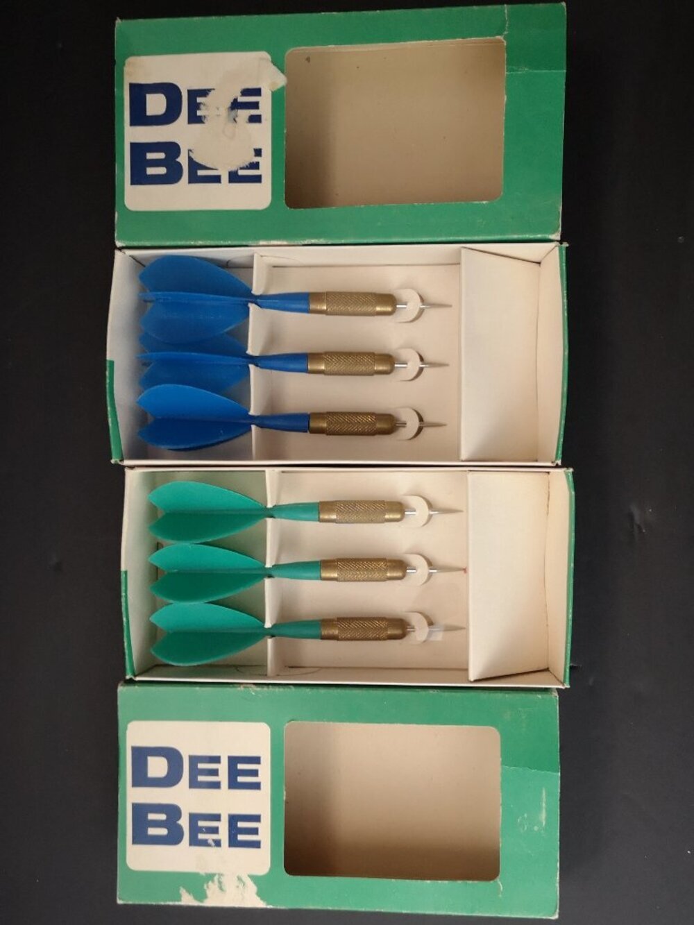 VTG Dee Bee Tournament Darts Made in England Plastic Flights Brass Barrels New